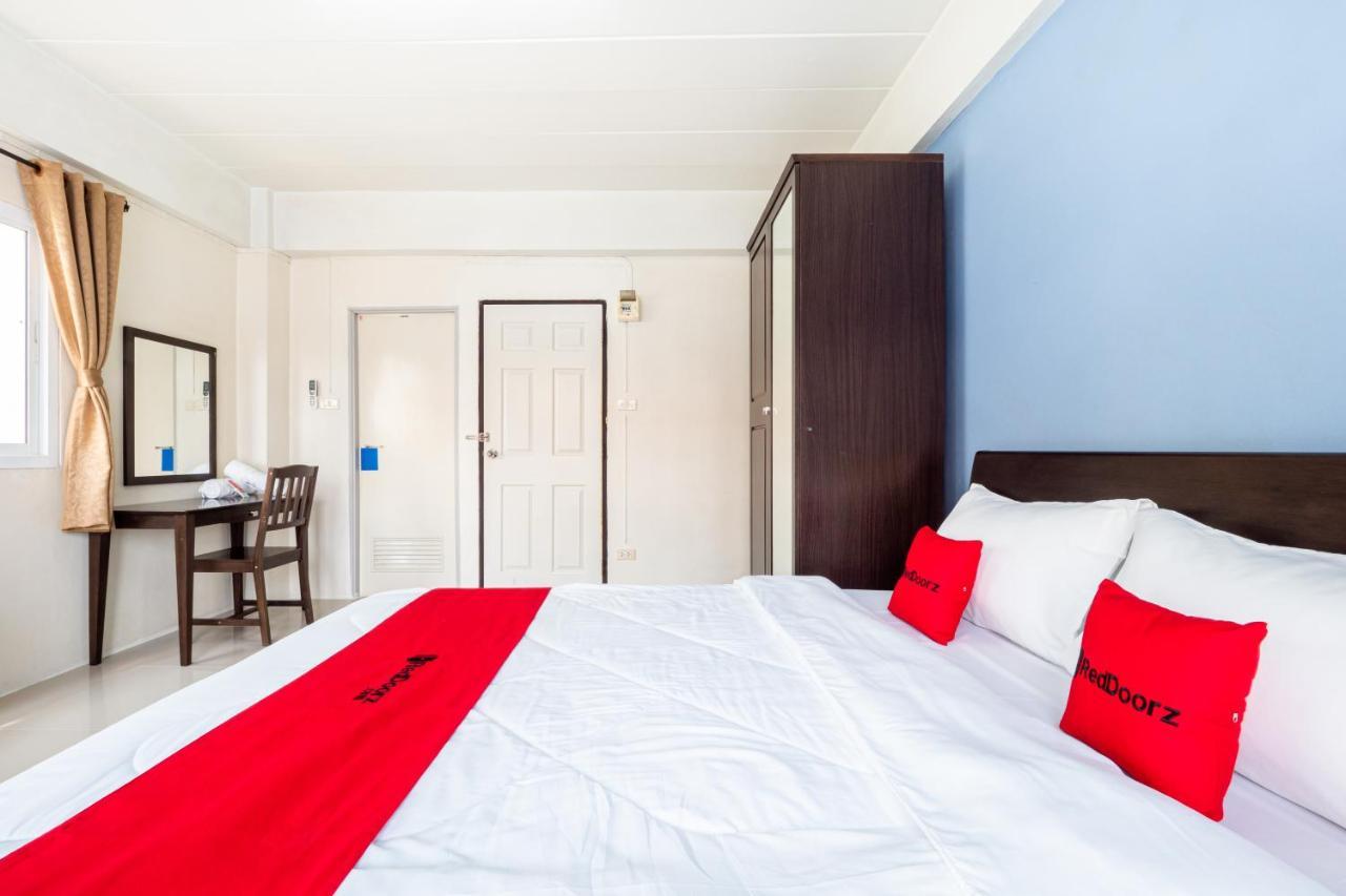 RedDoorz SI FAH at Bangsaen Hotel Ban Rong Khoei Exterior foto