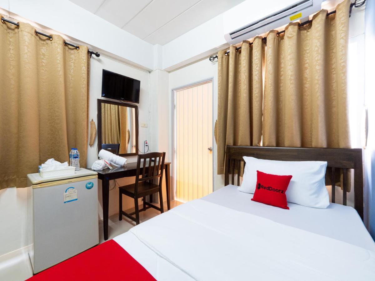 RedDoorz SI FAH at Bangsaen Hotel Ban Rong Khoei Exterior foto