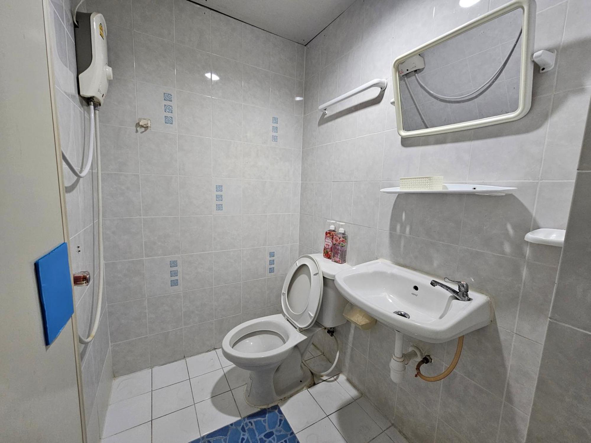 RedDoorz SI FAH at Bangsaen Hotel Ban Rong Khoei Exterior foto