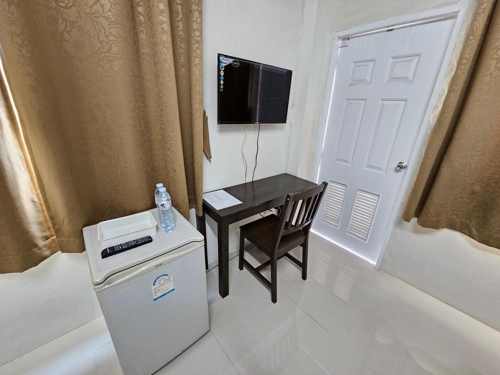 RedDoorz SI FAH at Bangsaen Hotel Ban Rong Khoei Exterior foto