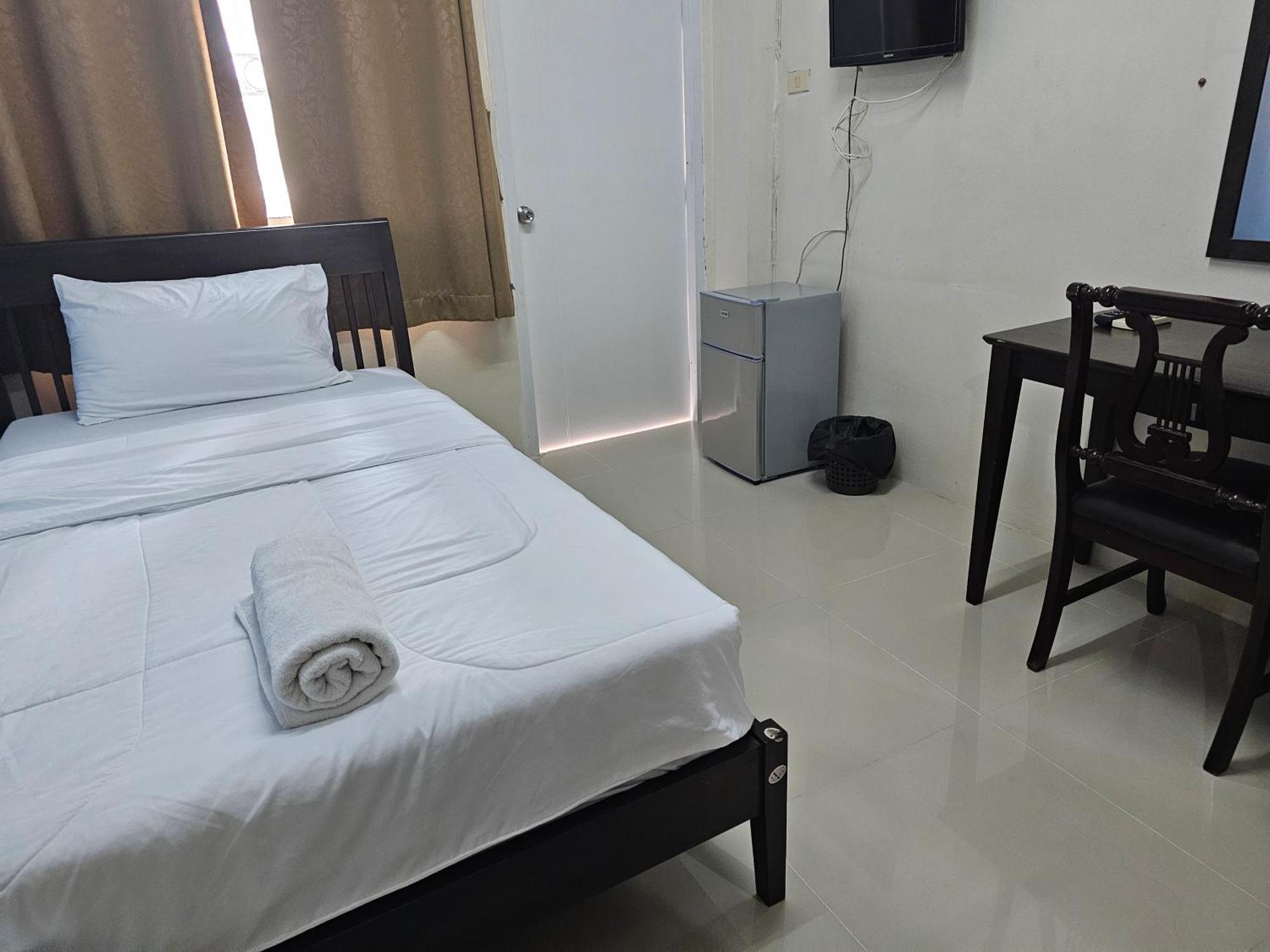 RedDoorz SI FAH at Bangsaen Hotel Ban Rong Khoei Exterior foto