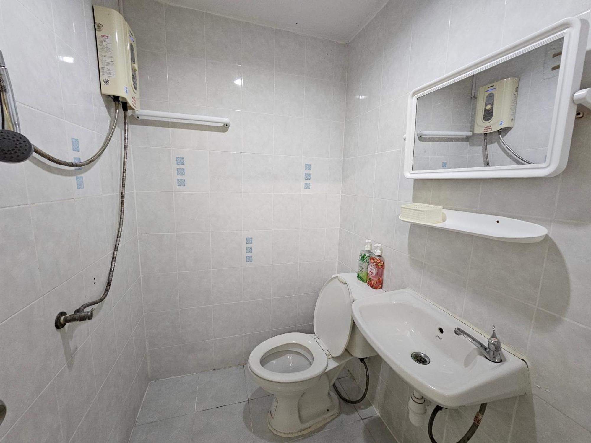 RedDoorz SI FAH at Bangsaen Hotel Ban Rong Khoei Exterior foto