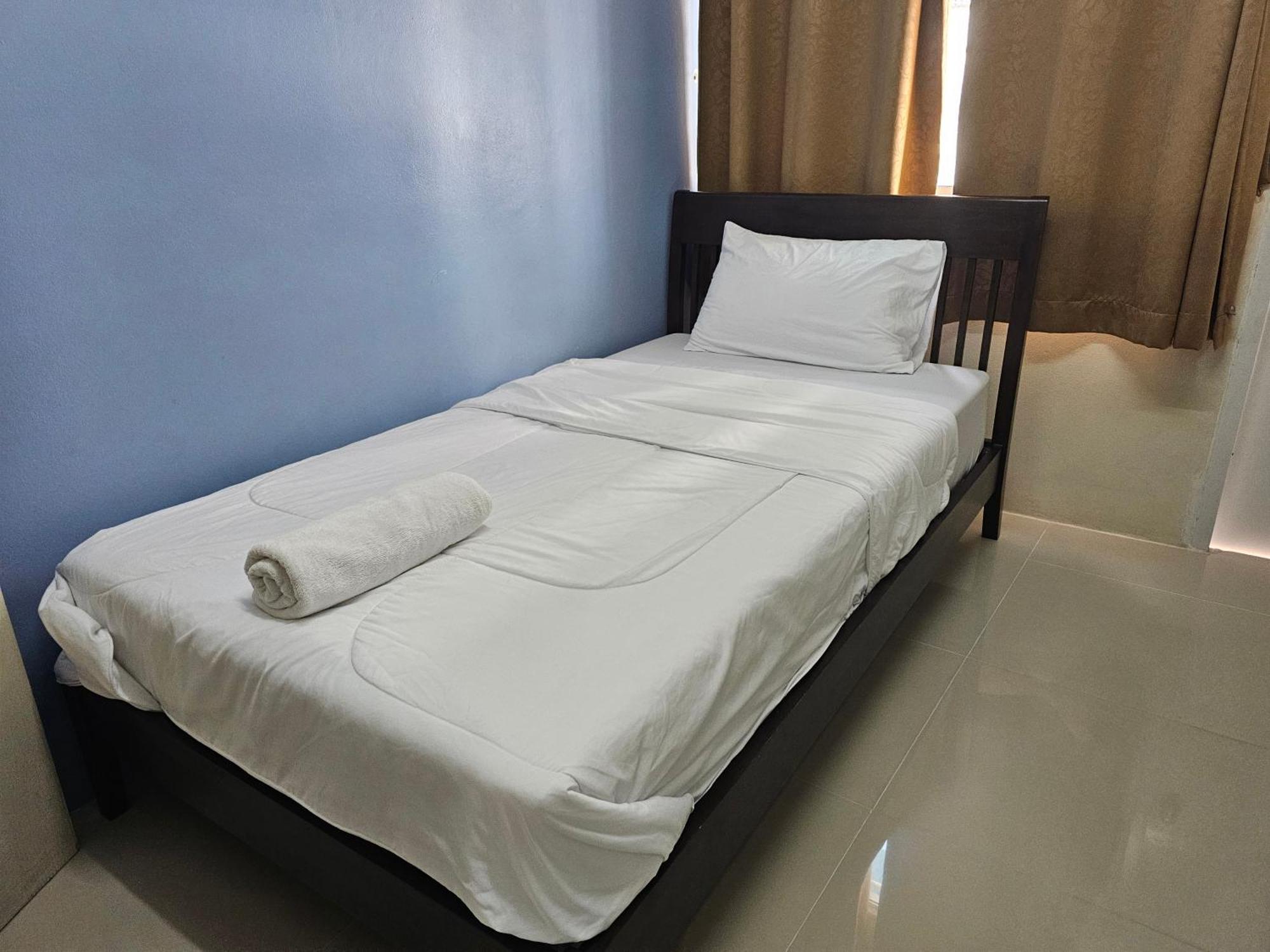 RedDoorz SI FAH at Bangsaen Hotel Ban Rong Khoei Exterior foto