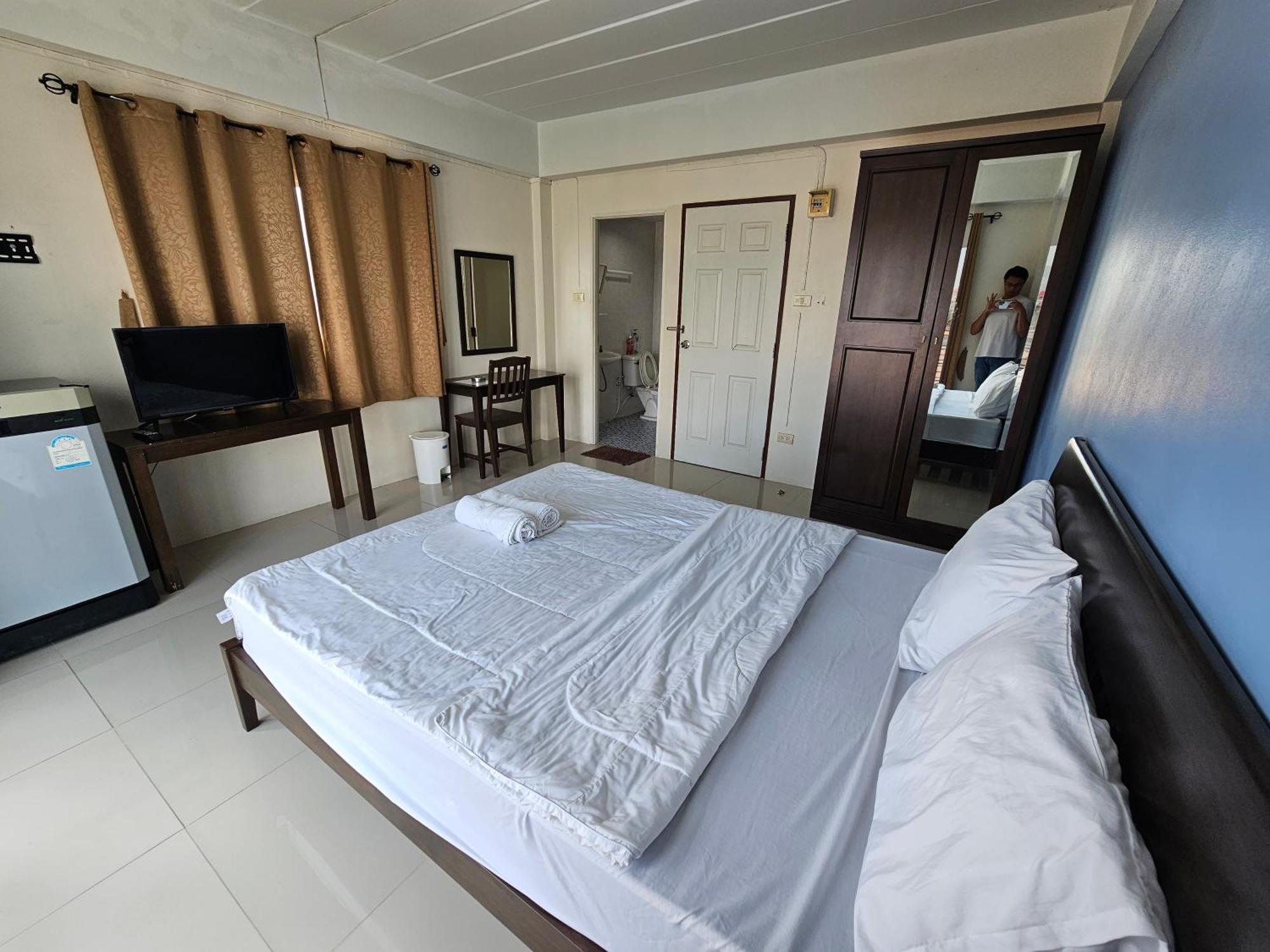 RedDoorz SI FAH at Bangsaen Hotel Ban Rong Khoei Exterior foto