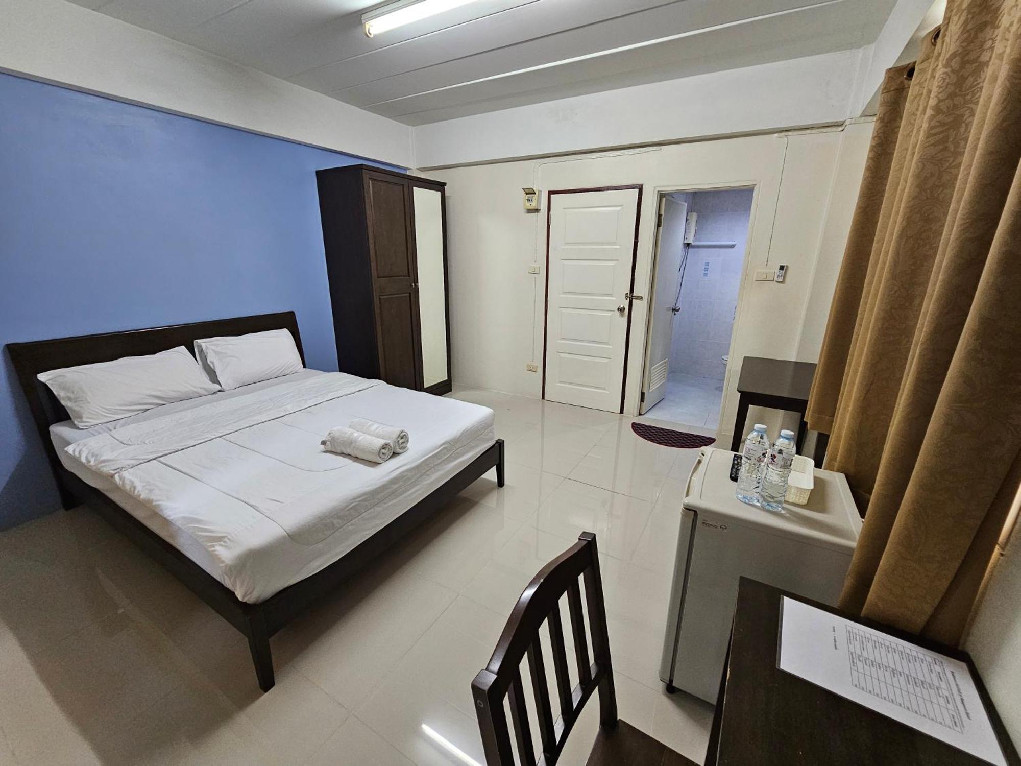 RedDoorz SI FAH at Bangsaen Hotel Ban Rong Khoei Exterior foto