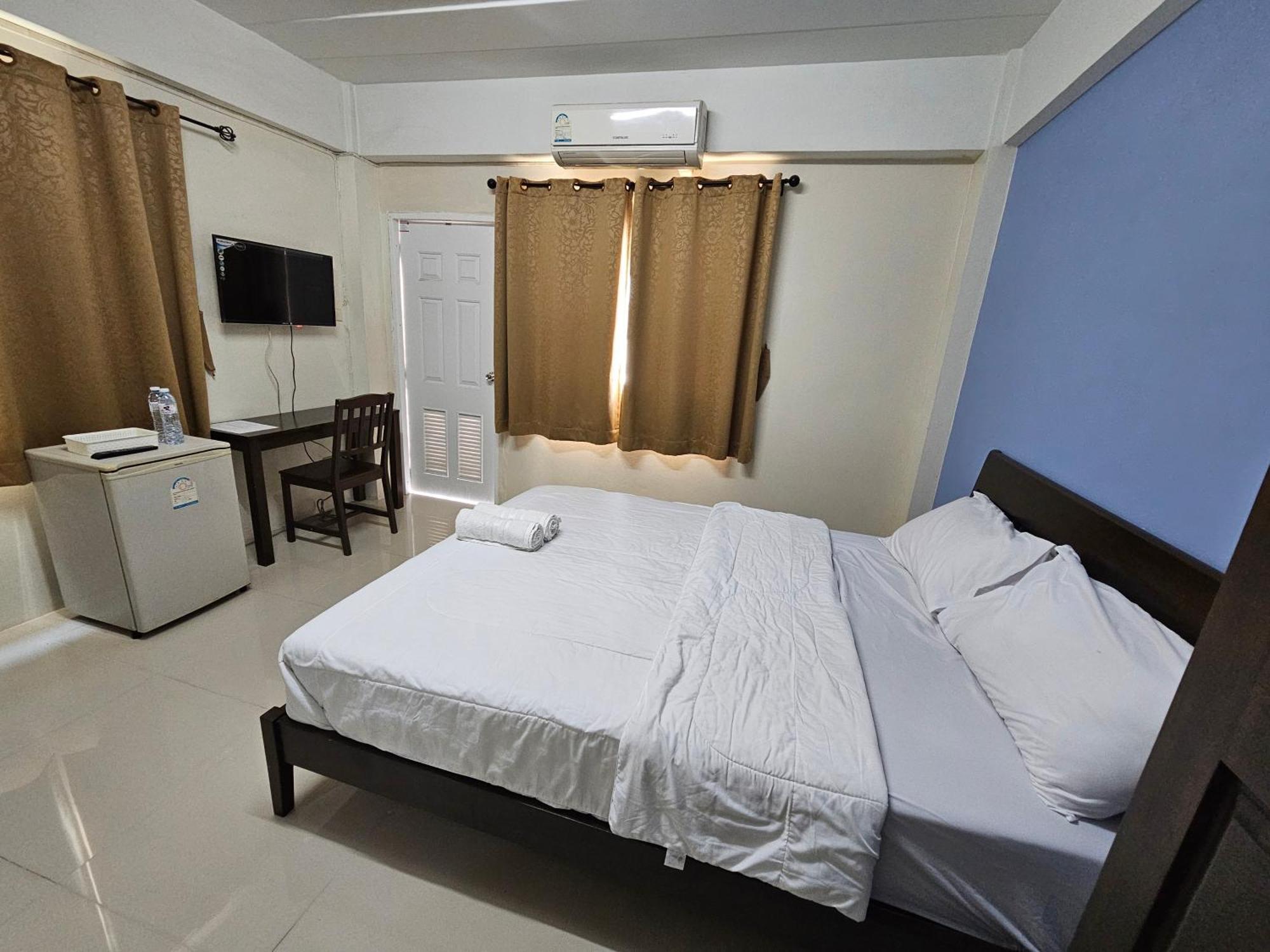 RedDoorz SI FAH at Bangsaen Hotel Ban Rong Khoei Exterior foto