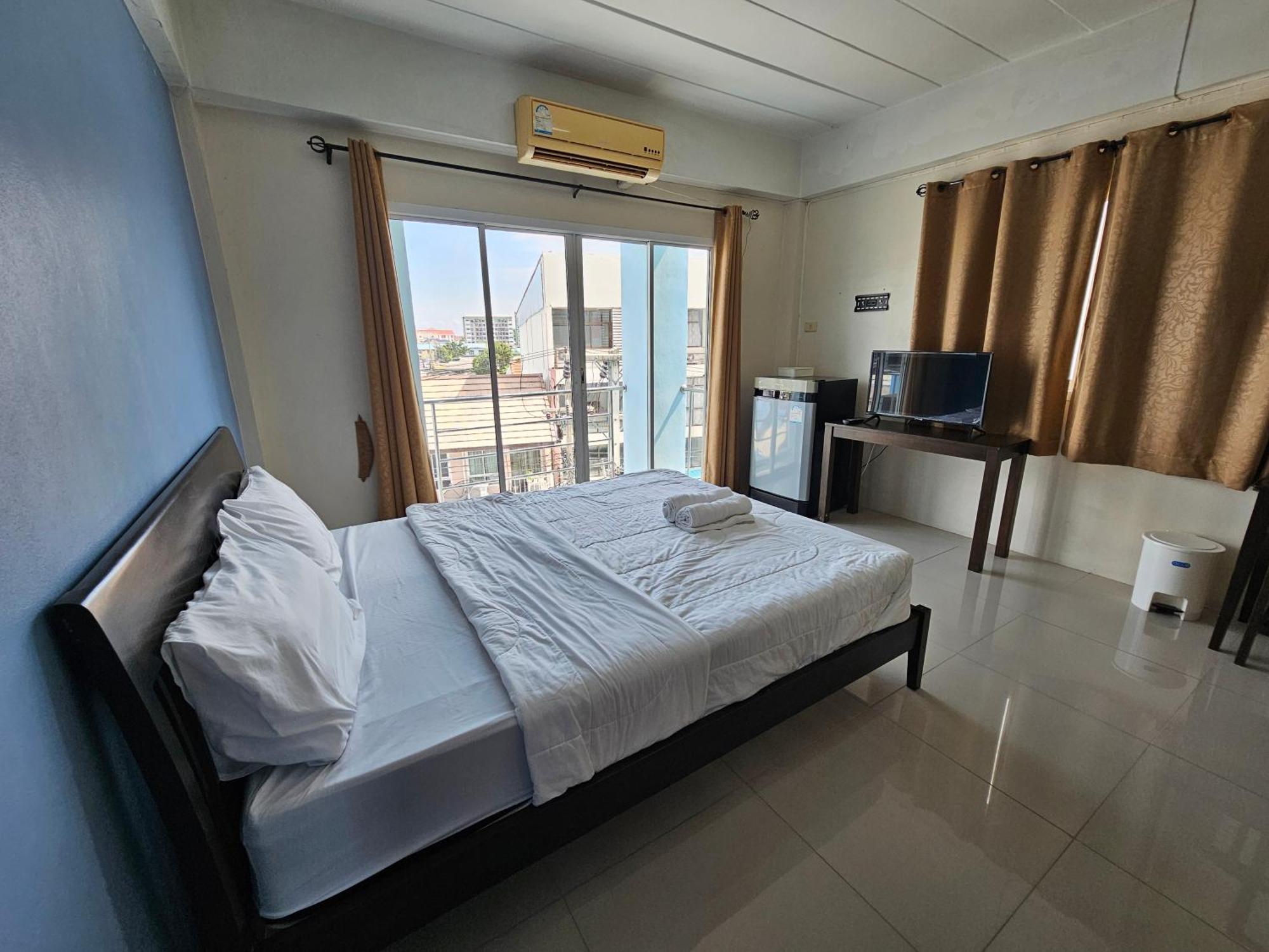 RedDoorz SI FAH at Bangsaen Hotel Ban Rong Khoei Exterior foto