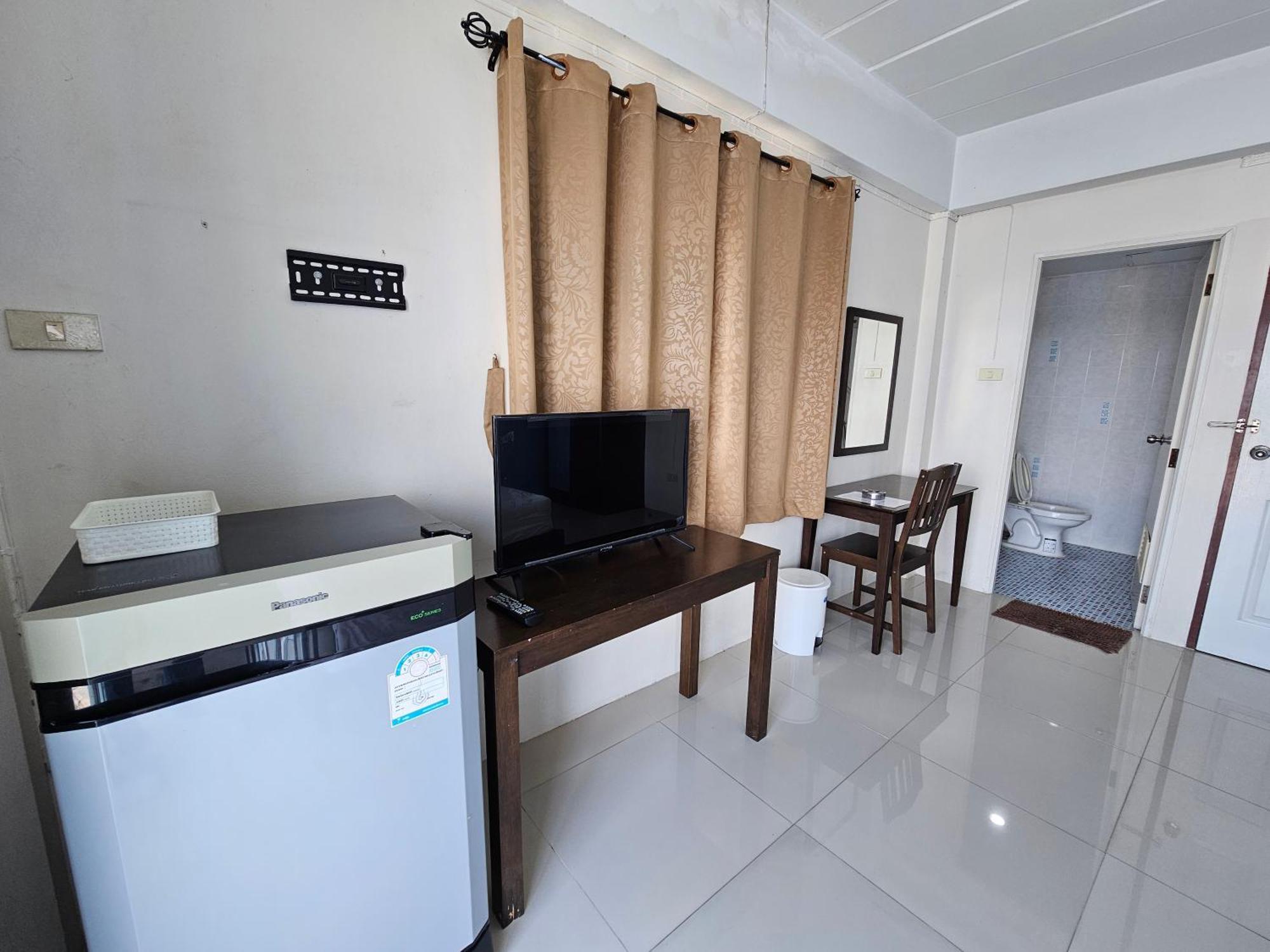 RedDoorz SI FAH at Bangsaen Hotel Ban Rong Khoei Exterior foto