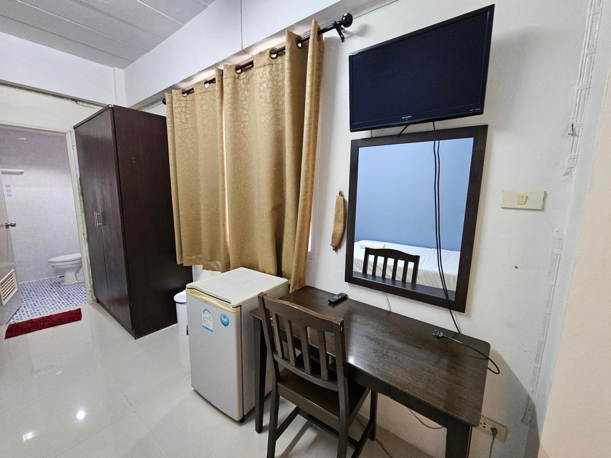 RedDoorz SI FAH at Bangsaen Hotel Ban Rong Khoei Exterior foto