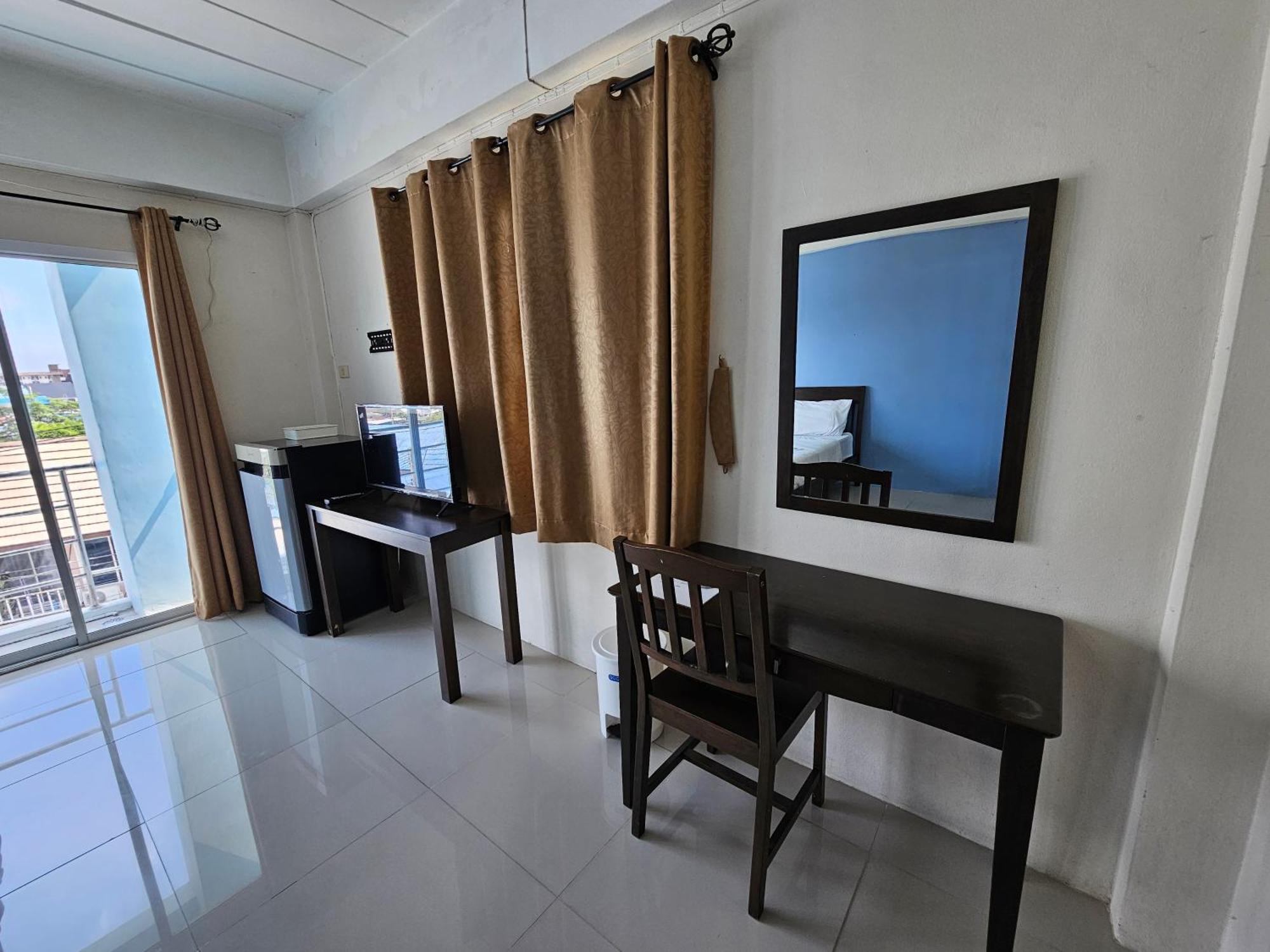 RedDoorz SI FAH at Bangsaen Hotel Ban Rong Khoei Exterior foto