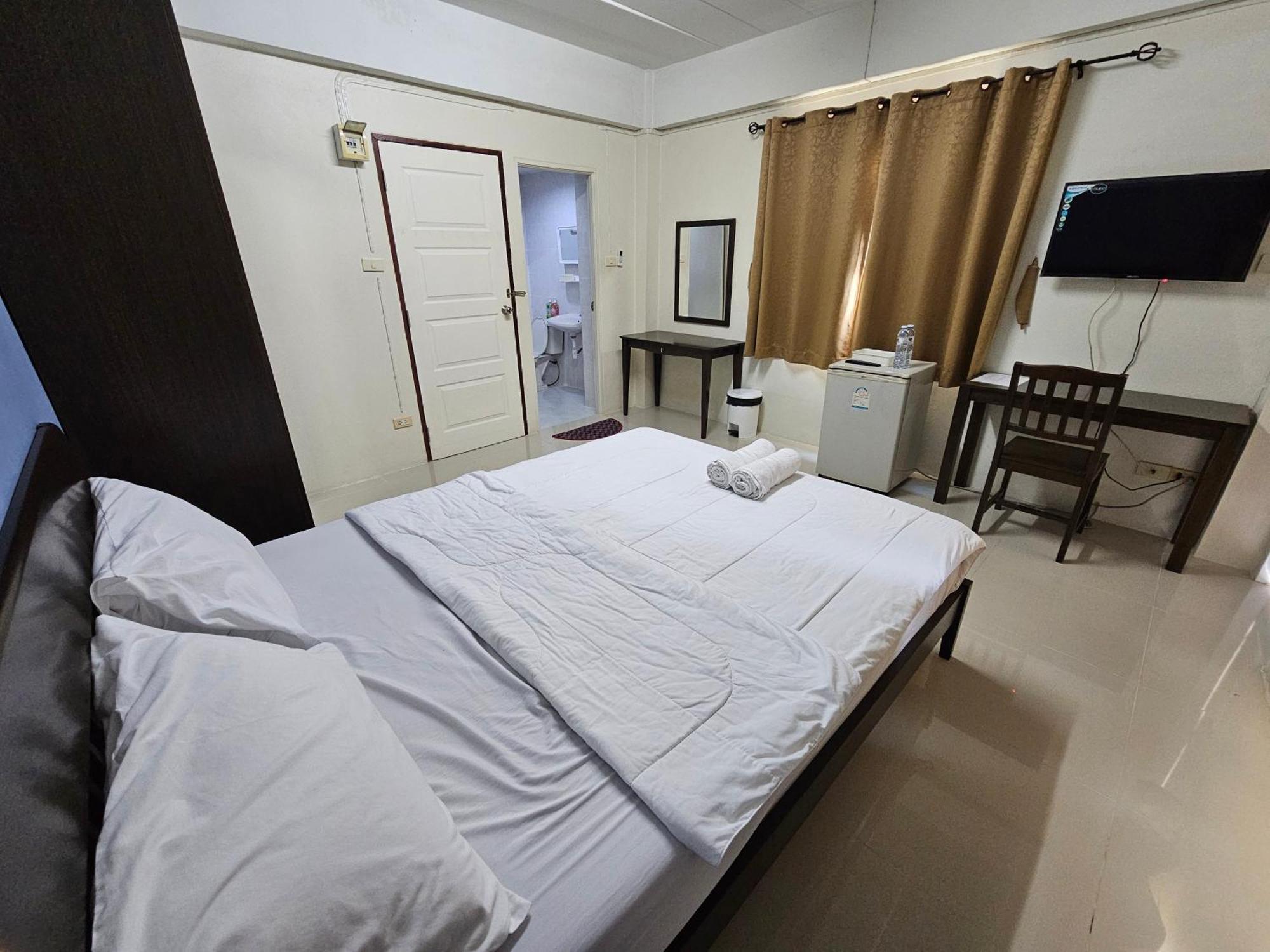 RedDoorz SI FAH at Bangsaen Hotel Ban Rong Khoei Exterior foto
